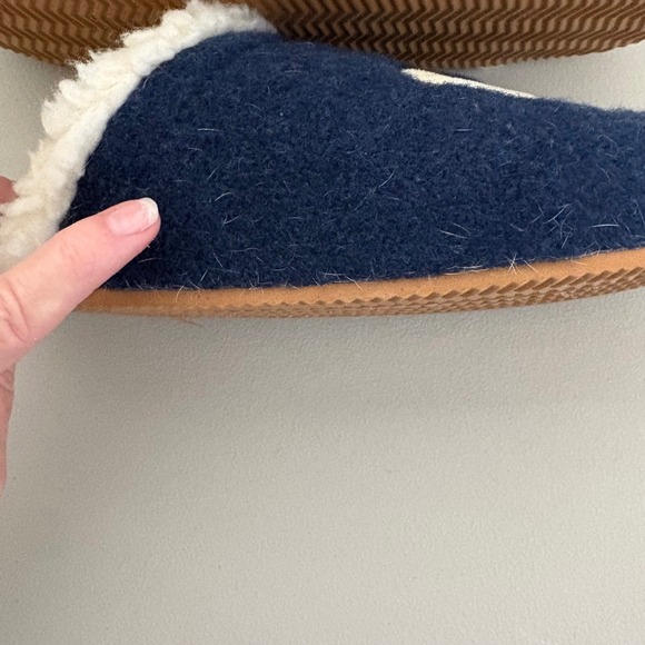 Lands End Women's Cozy Blue Embroidered Dog Slippers Sherpa Lined Sz 9B Comfy - Picture 10 of 12